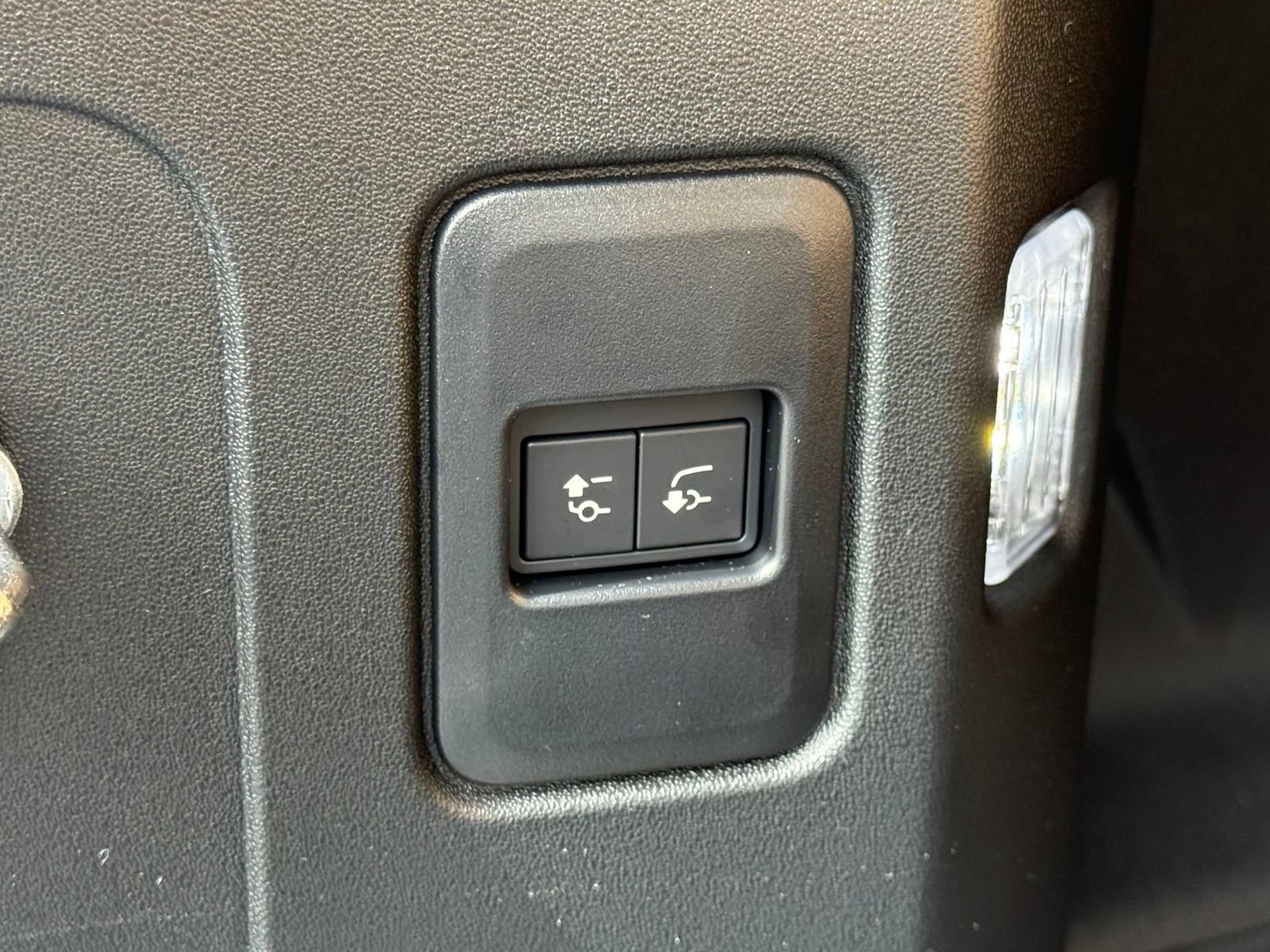 New 2026 Land Rover Defender 110 S AWD/4WD image 44