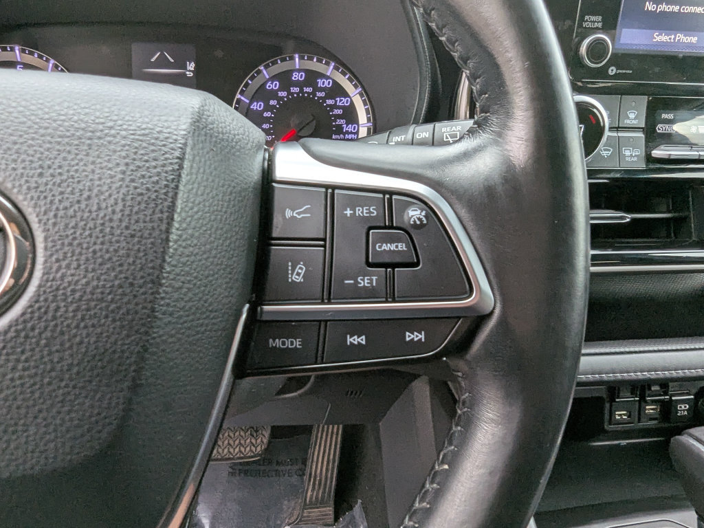 Used 2021 Toyota Highlander LE AWD/4WD image 26