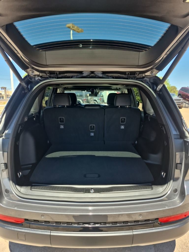 Used 2025 Jeep Grand Cherokee Altitude image 55