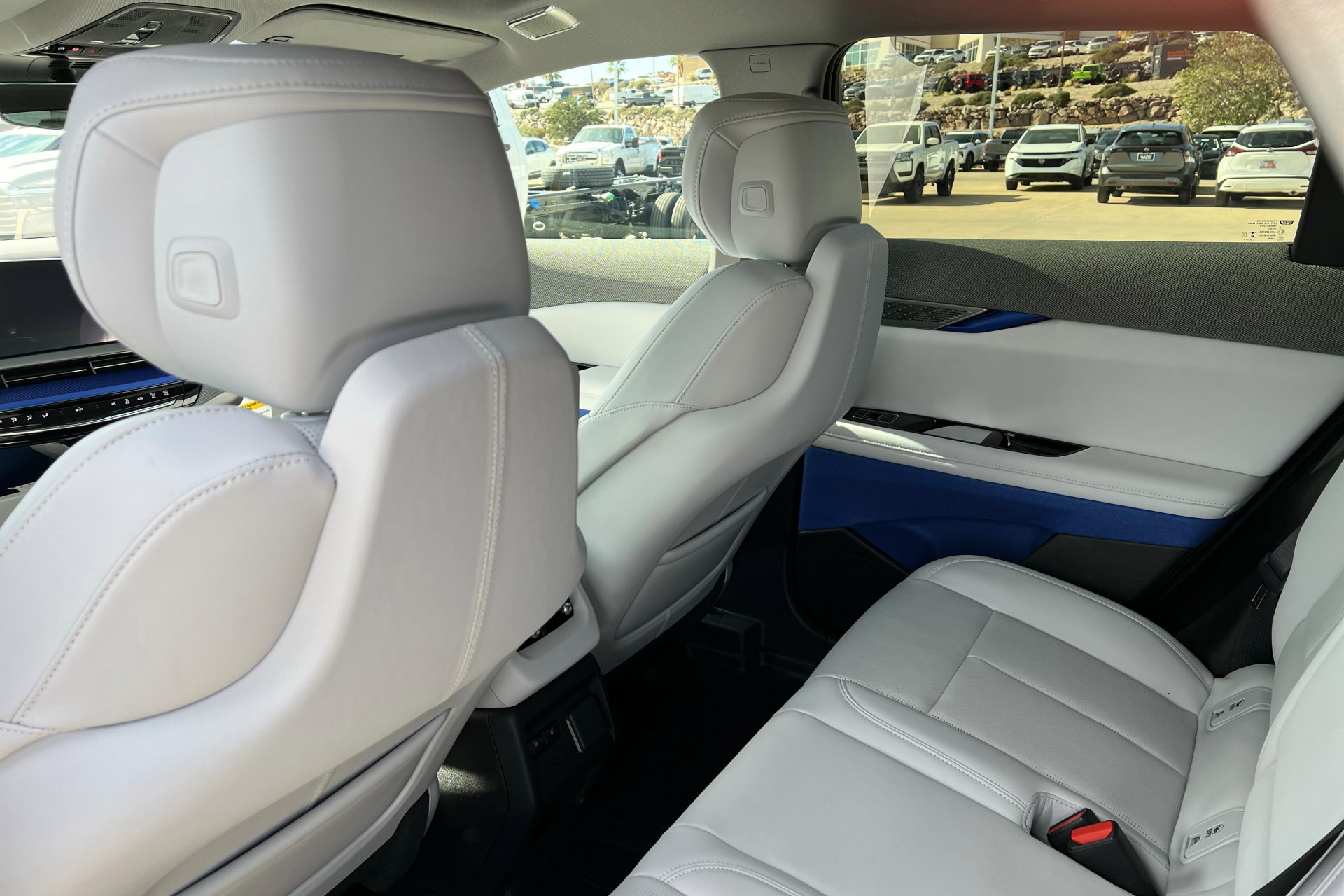 New 2026 Cadillac Optiq Sport 2 w/ LPO, Floor Liner Package AWD/4WD image 20