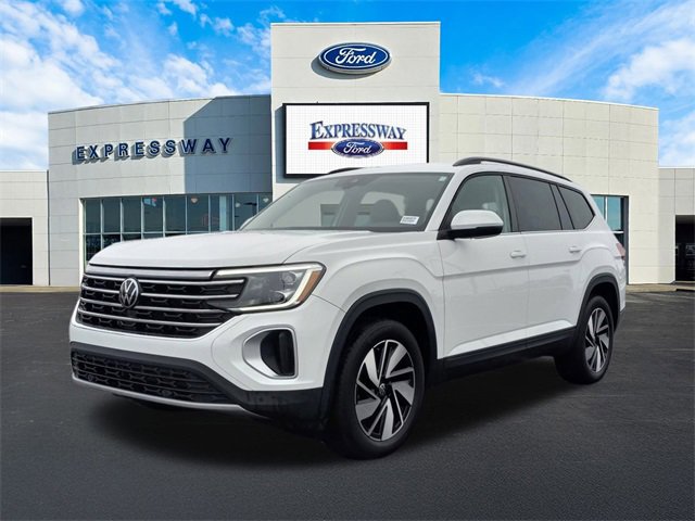 Used 2025 Volkswagen Atlas SE image 2