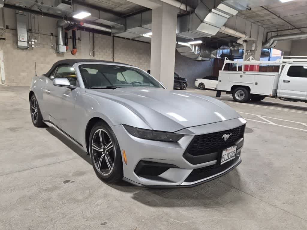 Used 2025 Ford Mustang Convertible RWD image 4