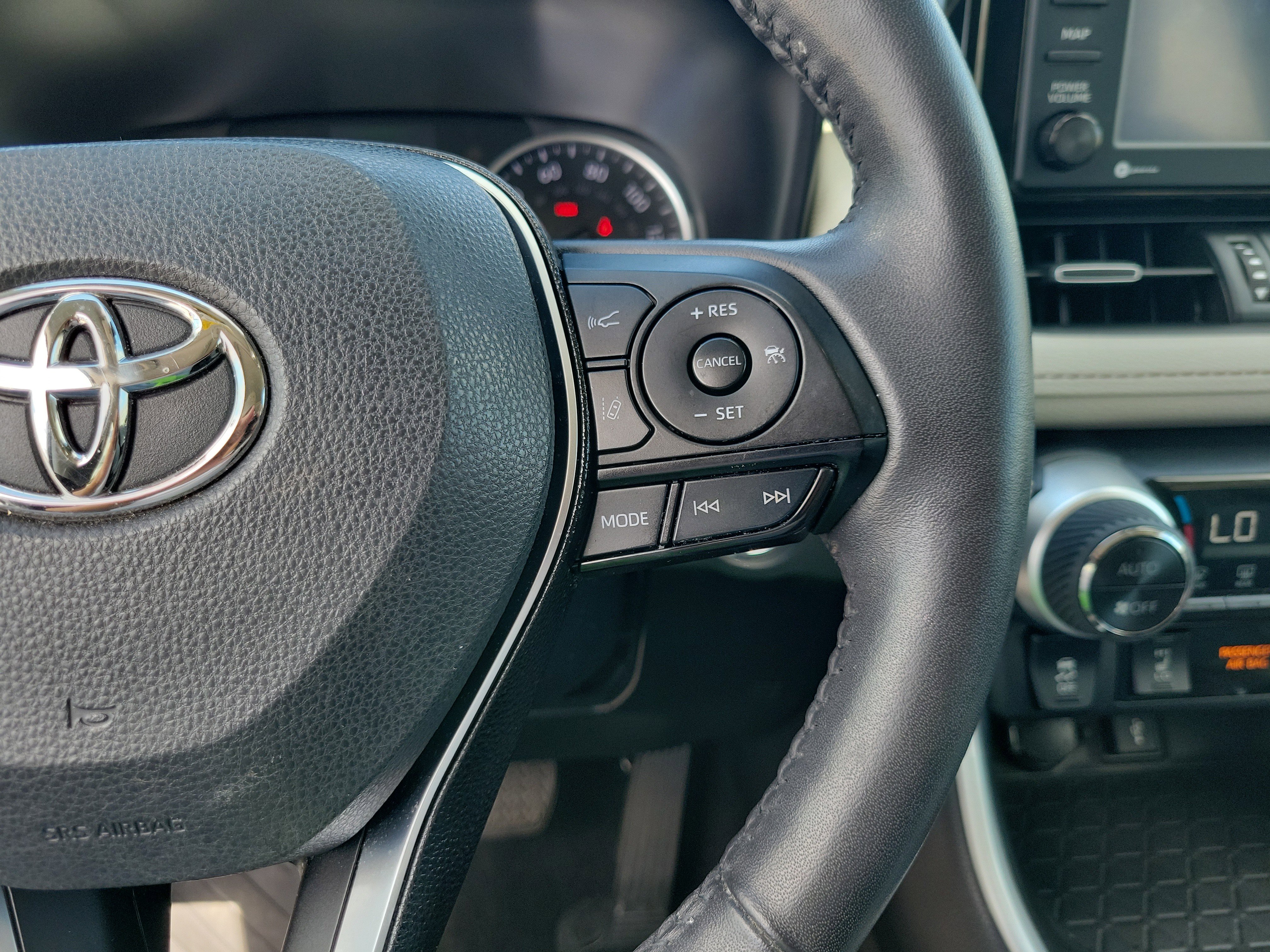 Used 2021 Toyota RAV4 XLE Premium image 32