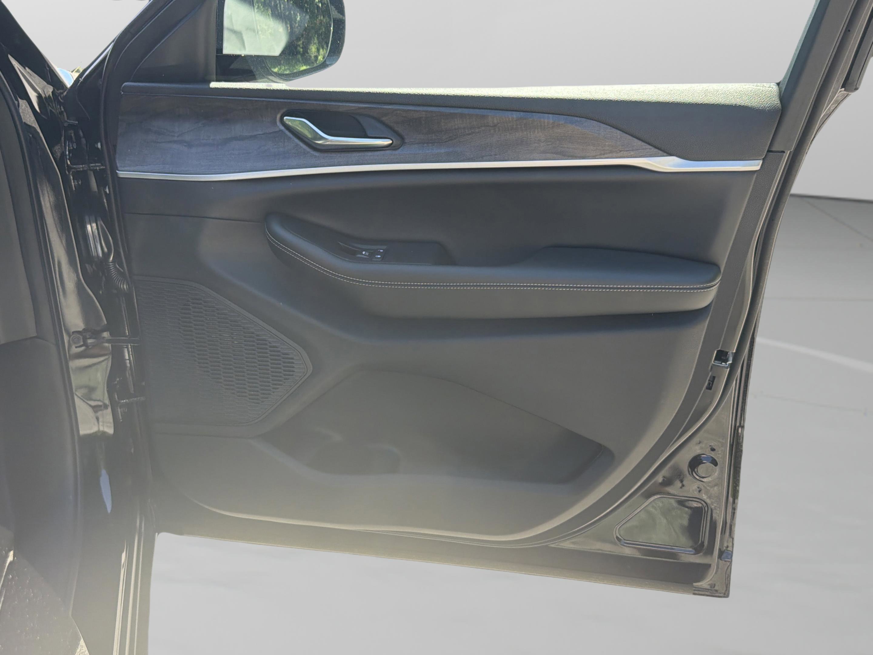 New 2026 Jeep Grand Cherokee L 2WD image 25