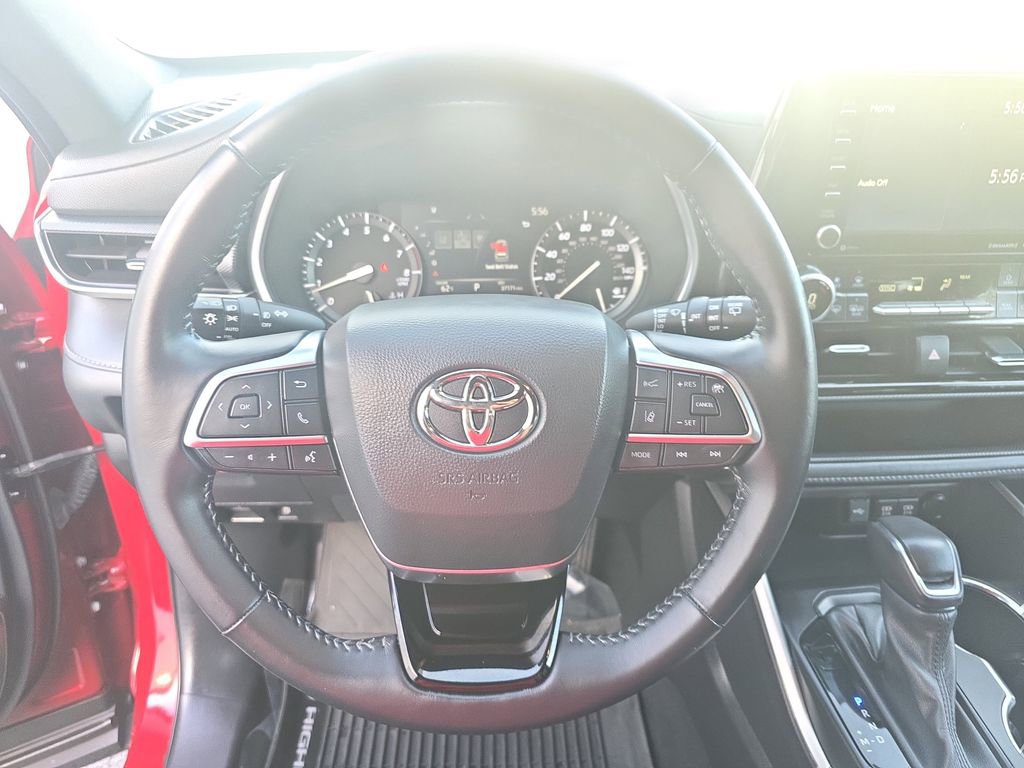 Used 2021 Toyota Highlander XSE FWD image 18