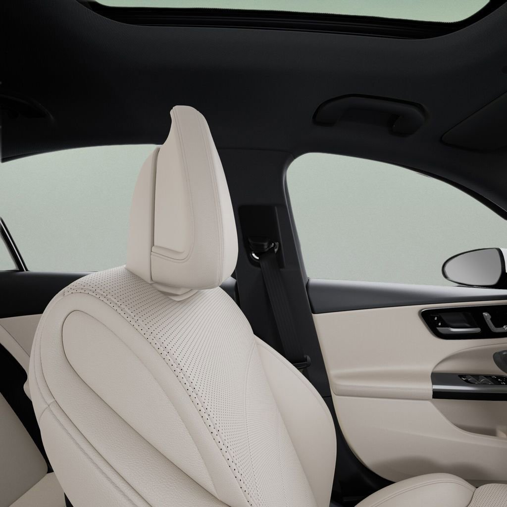 Used 2025 Mercedes-Benz C 300 Sedan image 43