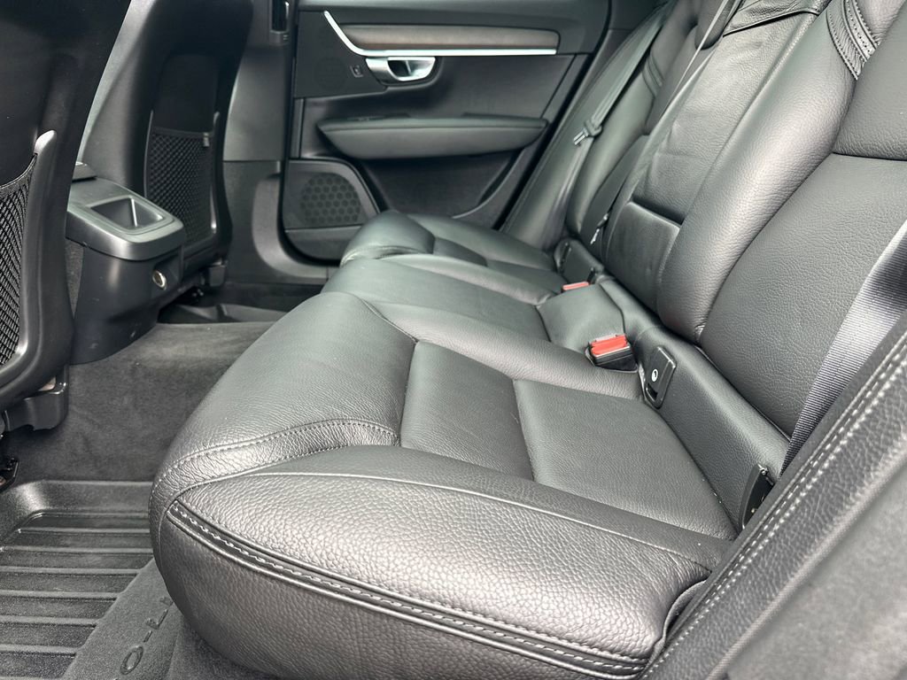 Used 2020 Volvo V90 T6 Cross Country image 21