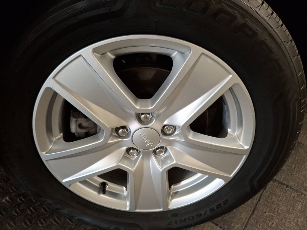 Used 2022 Jeep Compass Latitude image 3