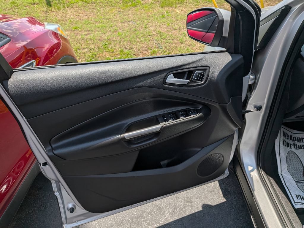 Used 2017 Ford Escape Titanium FWD image 16
