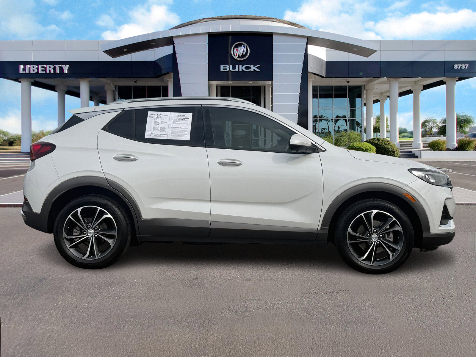 Used 2020 Buick Encore GX Essence w/ Advanced Technology Package image 2