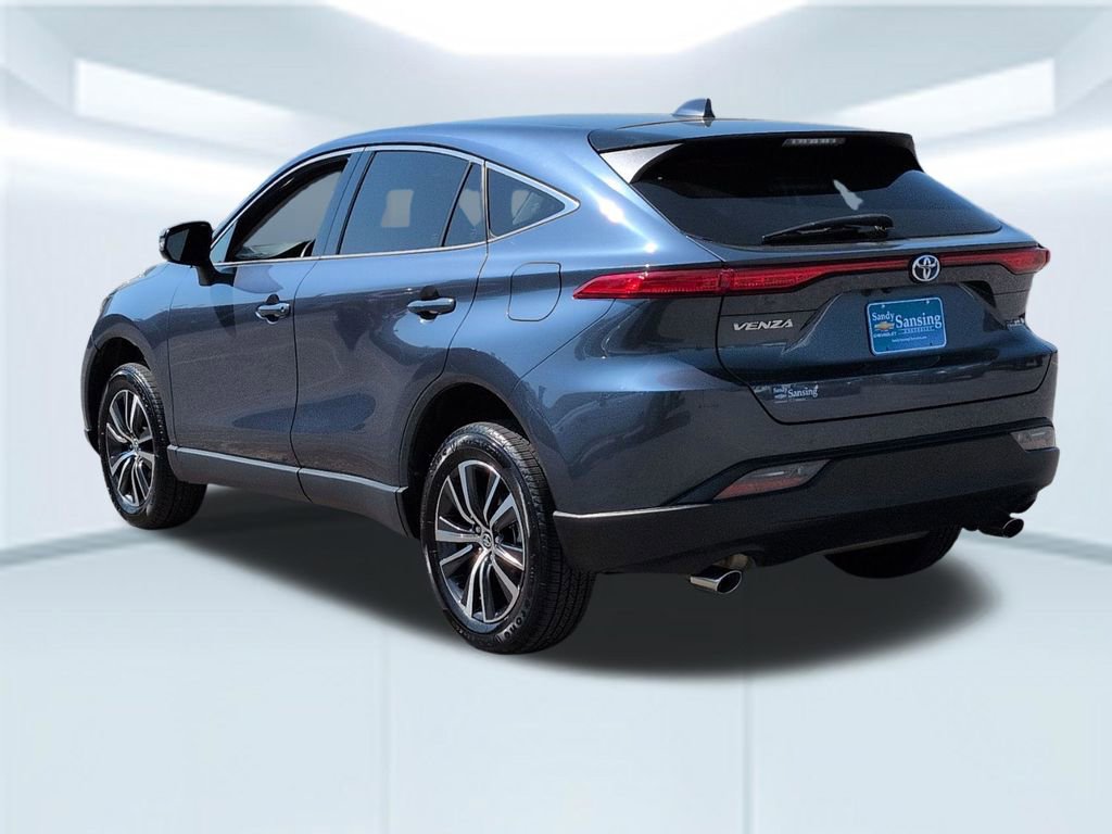 Used 2024 Toyota Venza LE AWD/4WD image 4