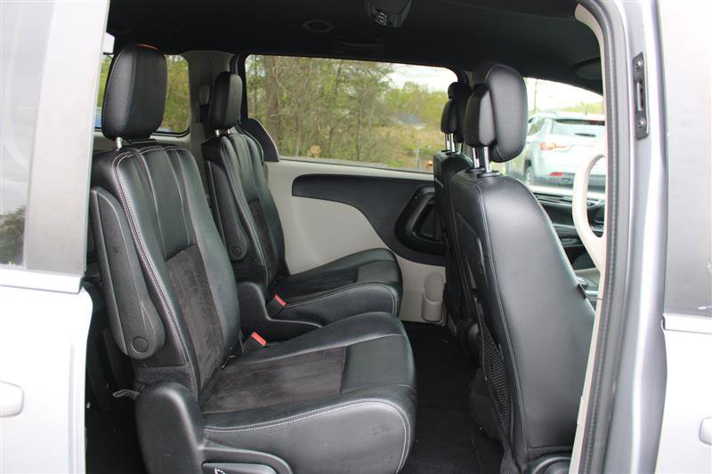 Used 2020 Dodge Grand Caravan SXT image 12