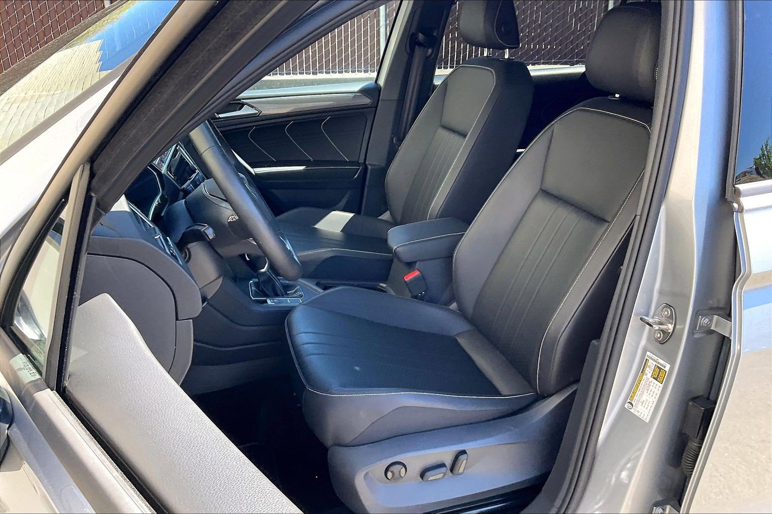 Certified 2023 Volkswagen Tiguan SE R-Line image 24