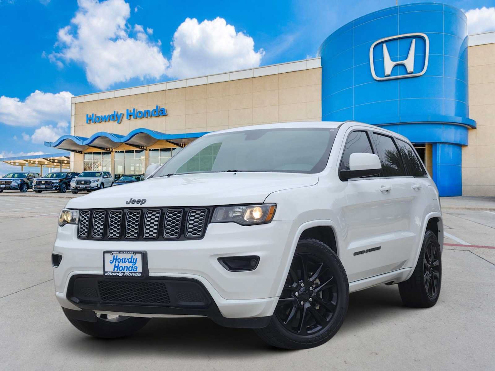 Used 2018 Jeep Grand Cherokee Altitude RWD image 1