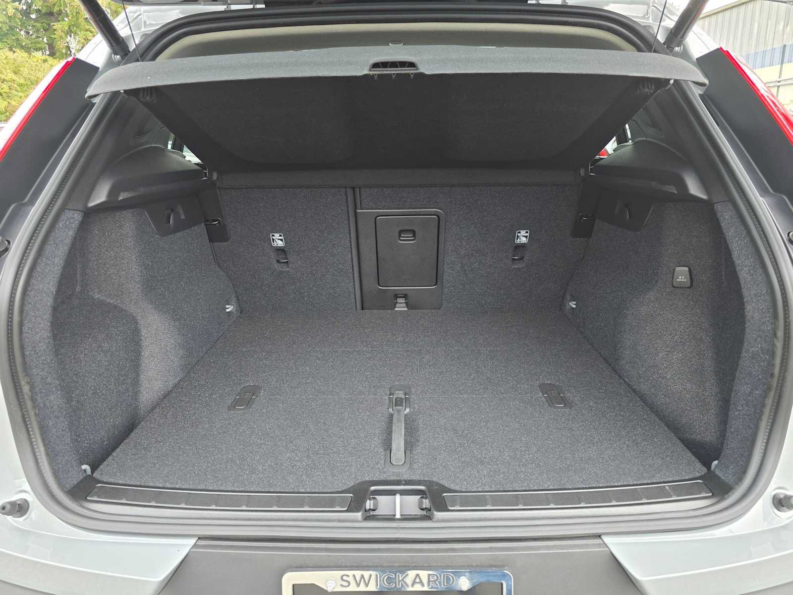 Used 2026 Volvo XC40 B5 Plus w/ Protection Package Premier AWD/4WD image 14