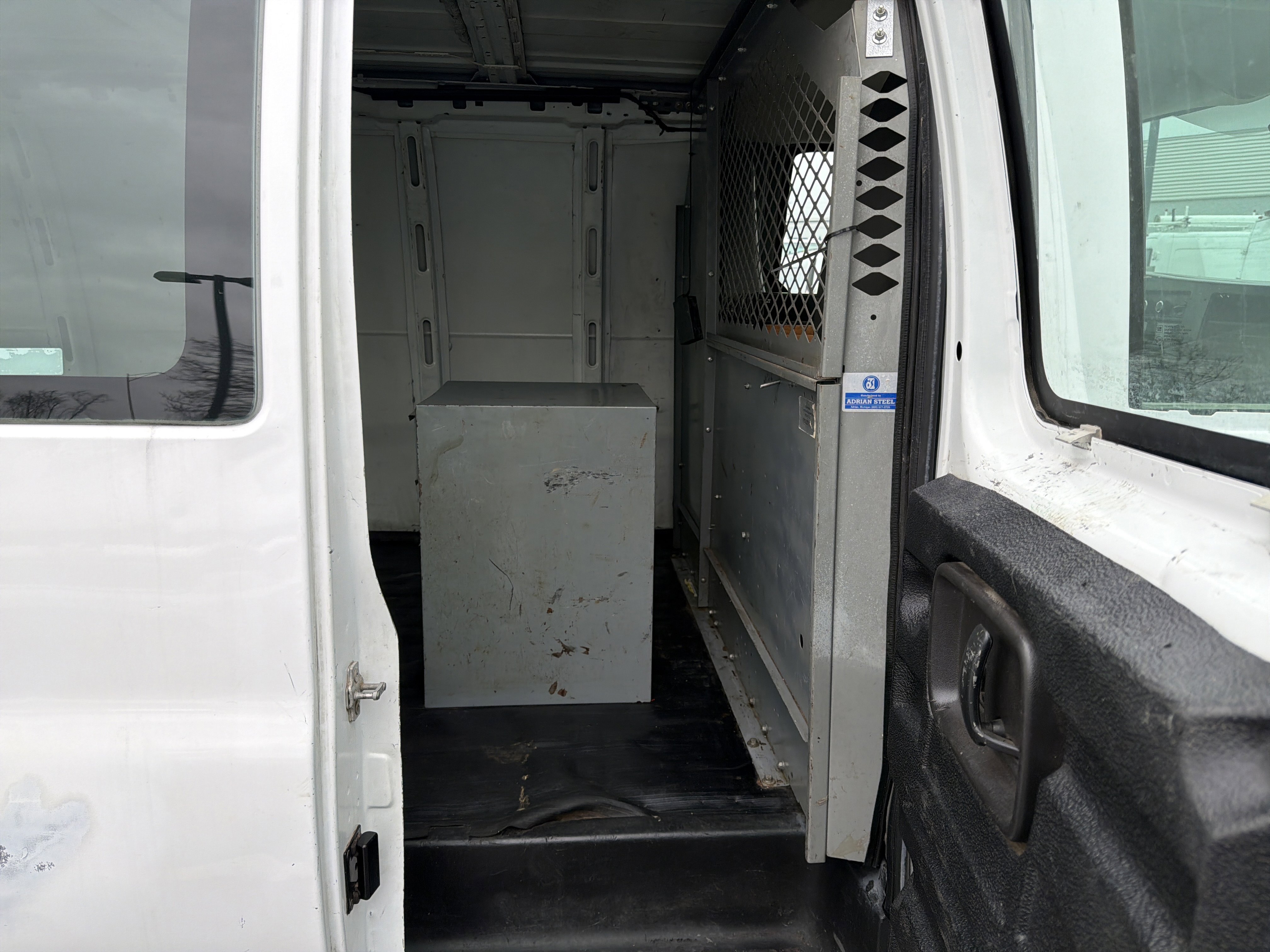 Used 2011 Chevrolet Express 2500 image 21