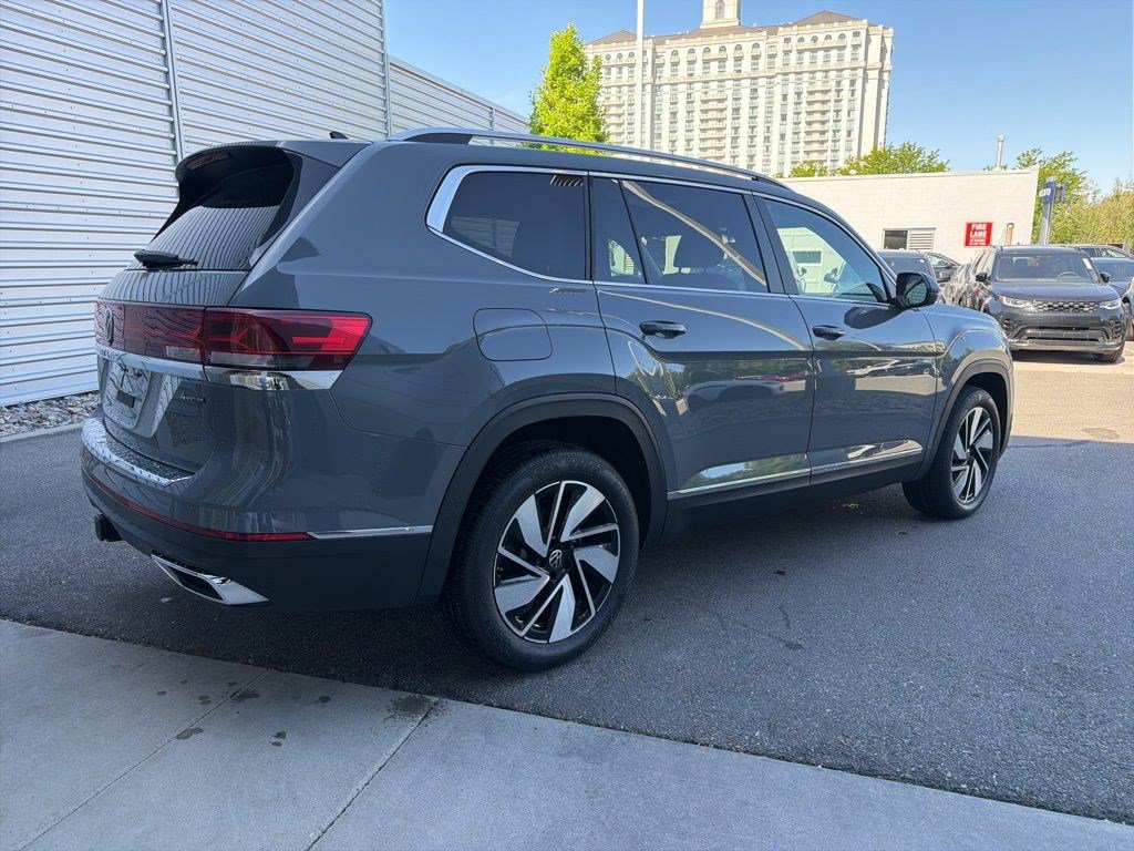 Used 2025 Volkswagen Atlas SEL AWD/4WD image 5