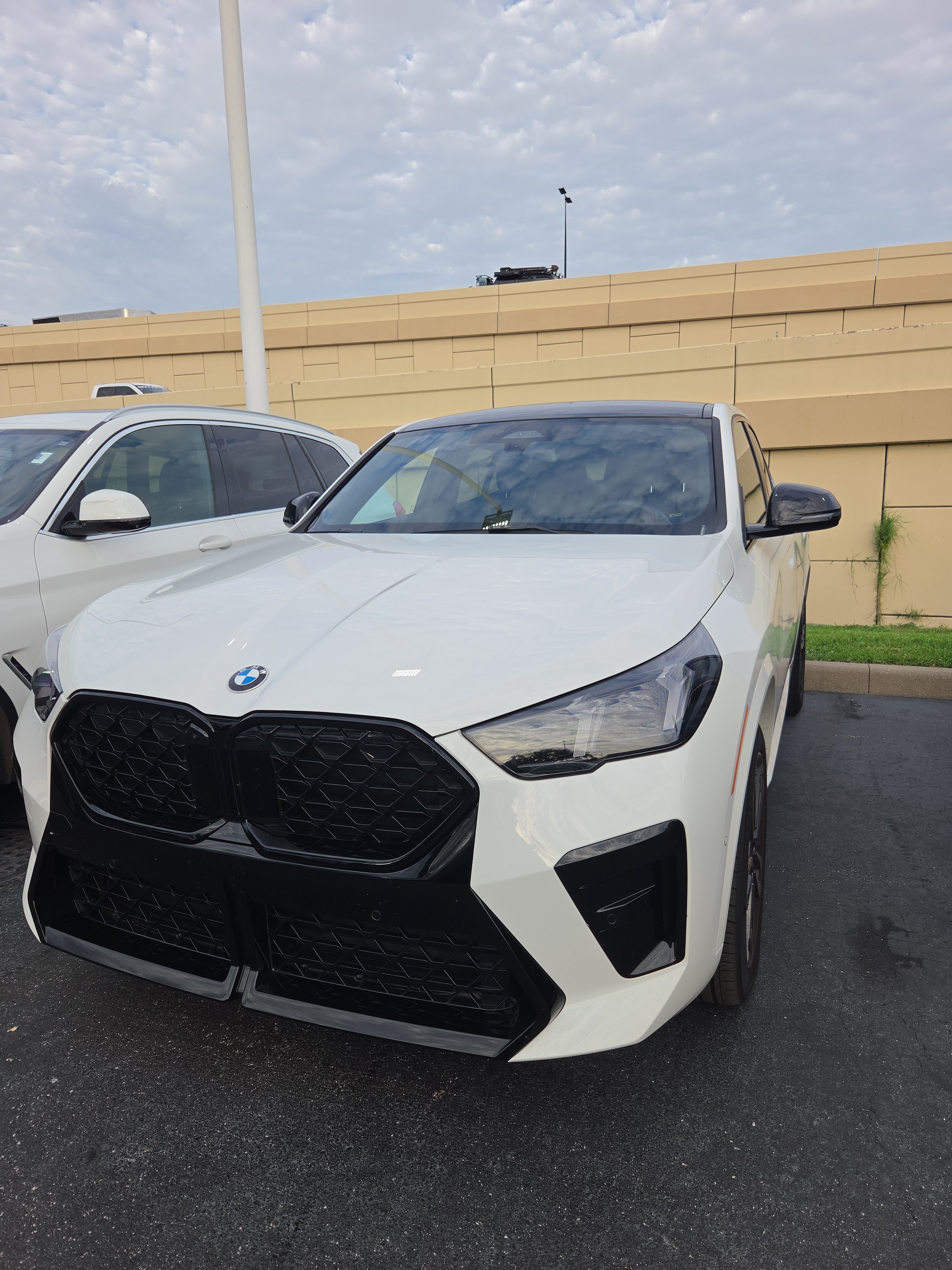 Used 2026 BMW X2 xDrive28i w/ Technology Package AWD/4WD image 3