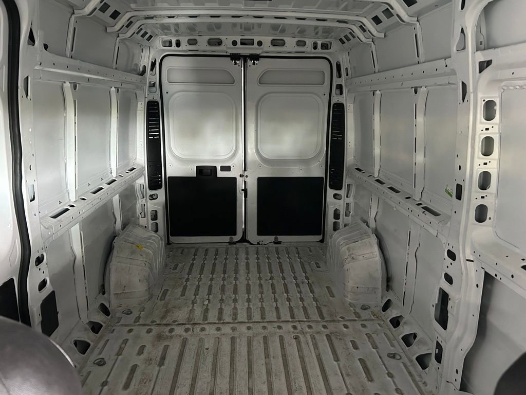 Used 2025 RAM ProMaster 2500 w/ Convenience Group image 12