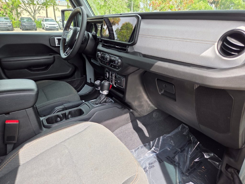 Used 2024 Jeep Wrangler Unlimited Sport AWD/4WD image 15