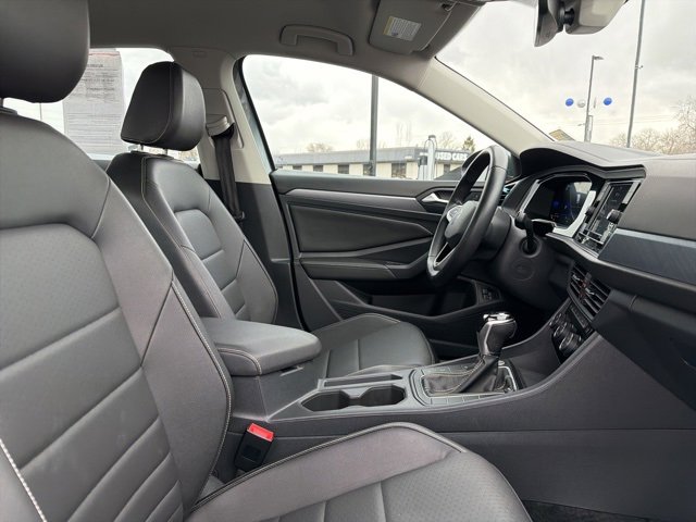 Used 2024 Volkswagen Jetta SE image 11