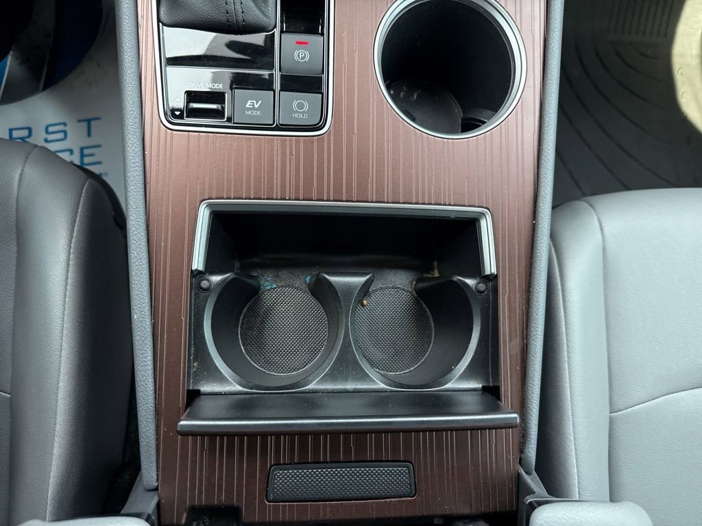 Used 2024 Toyota Sienna XLE image 25