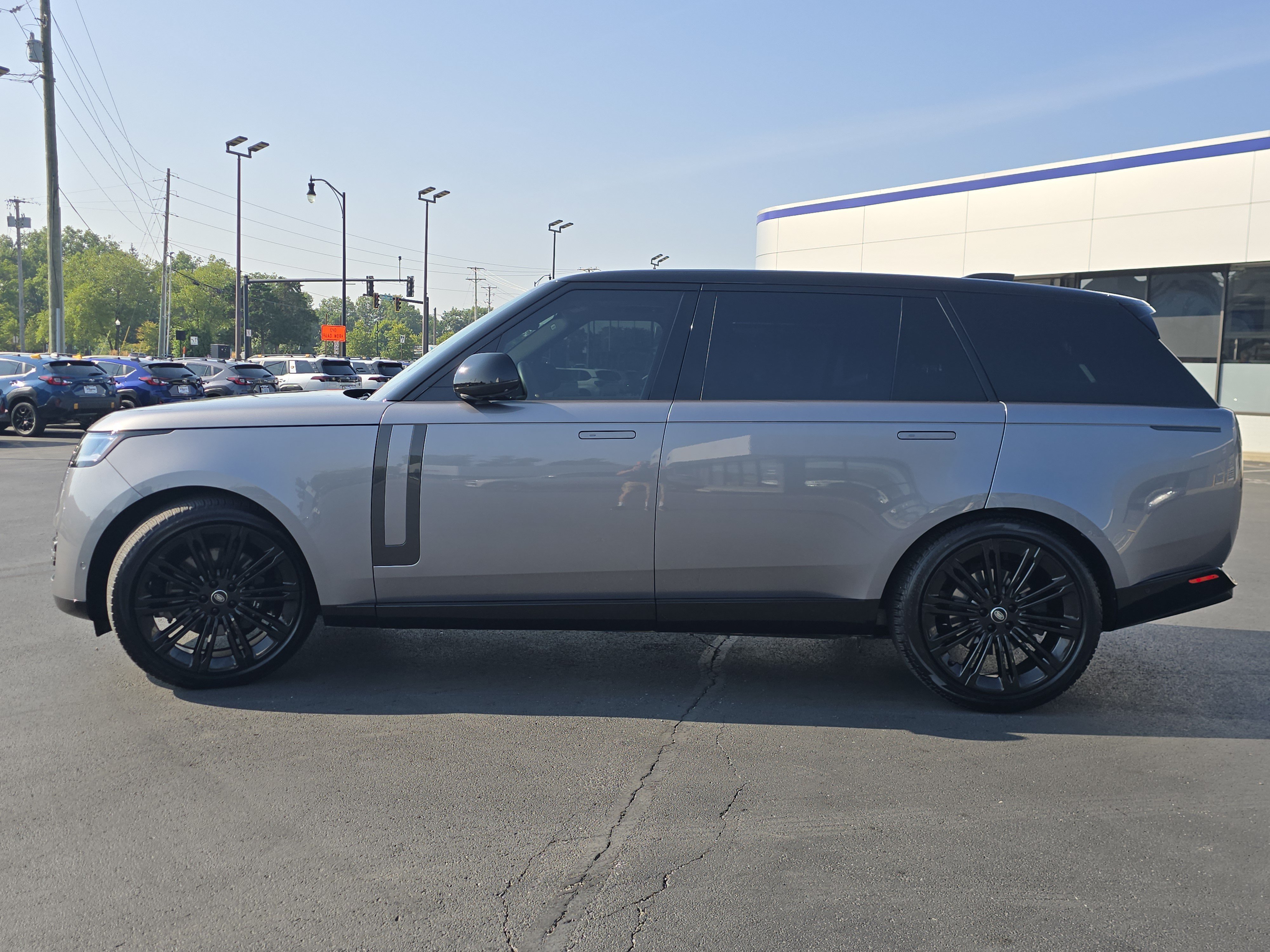 Used 2024 Land Rover Range Rover Long Wheelbase SE AWD/4WD image 4