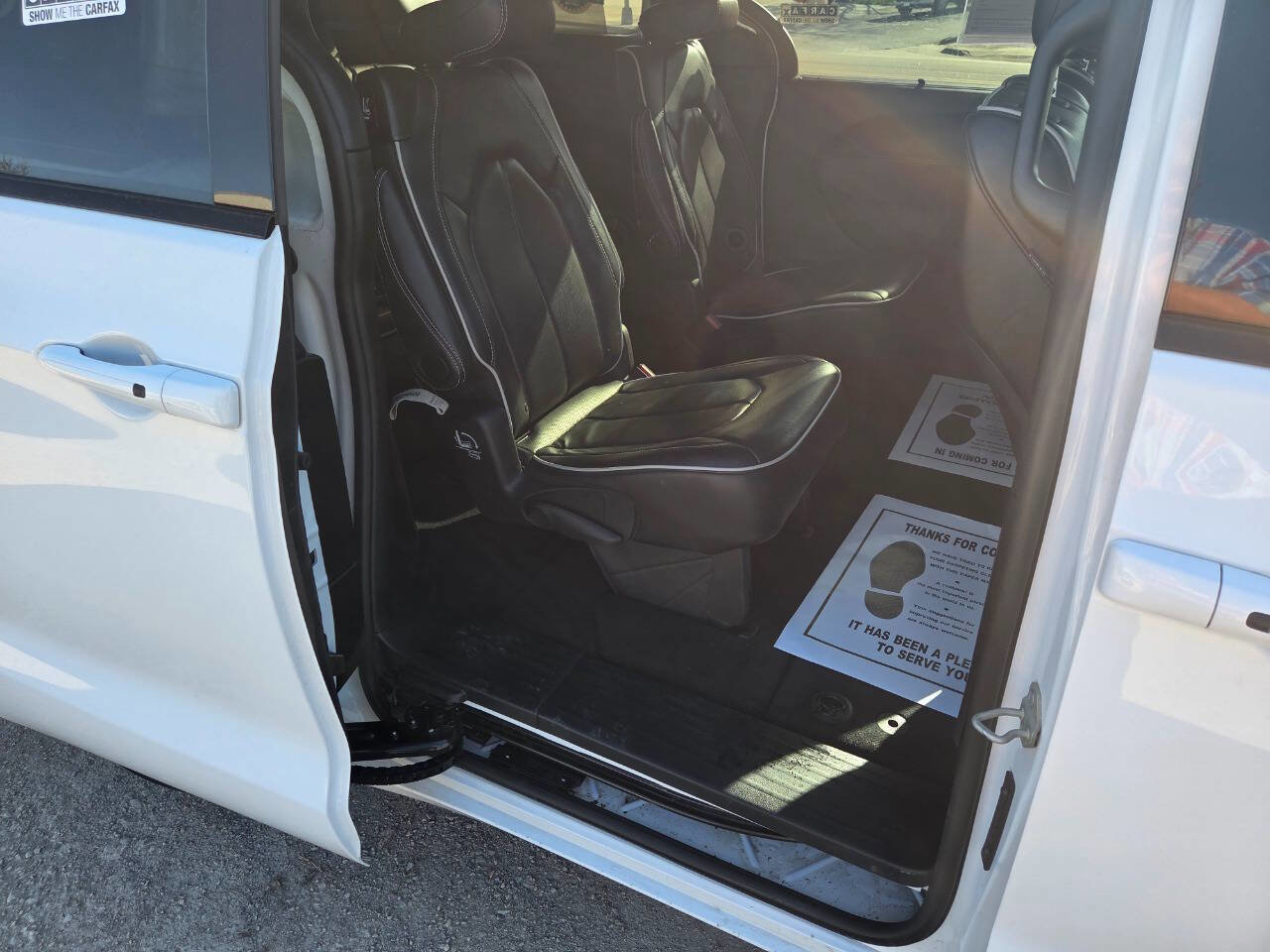 Used 2025 Chrysler Pacifica Limited FWD image 18