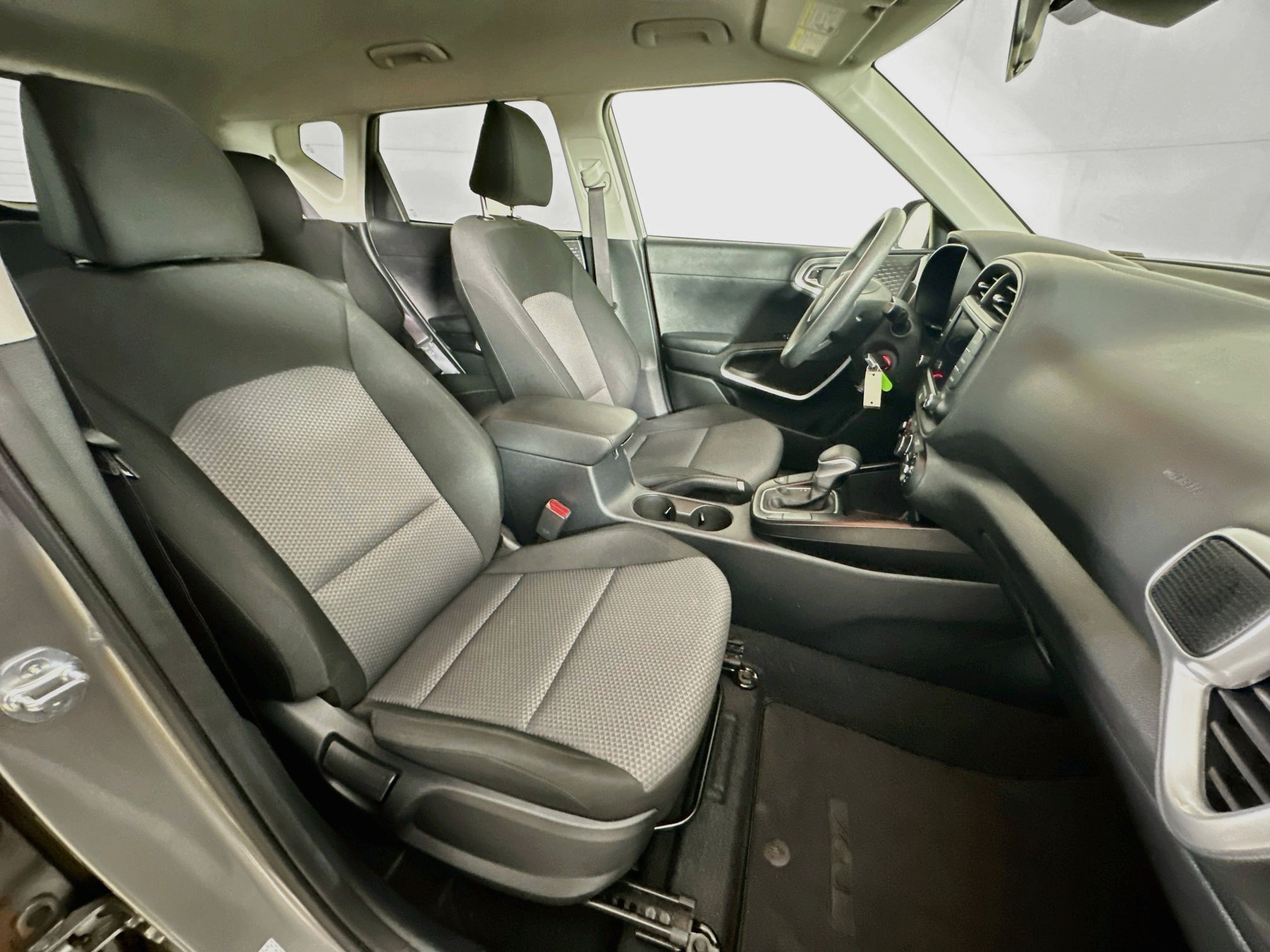 Used 2025 Kia Soul LX w/ LX Technology Package FWD image 29