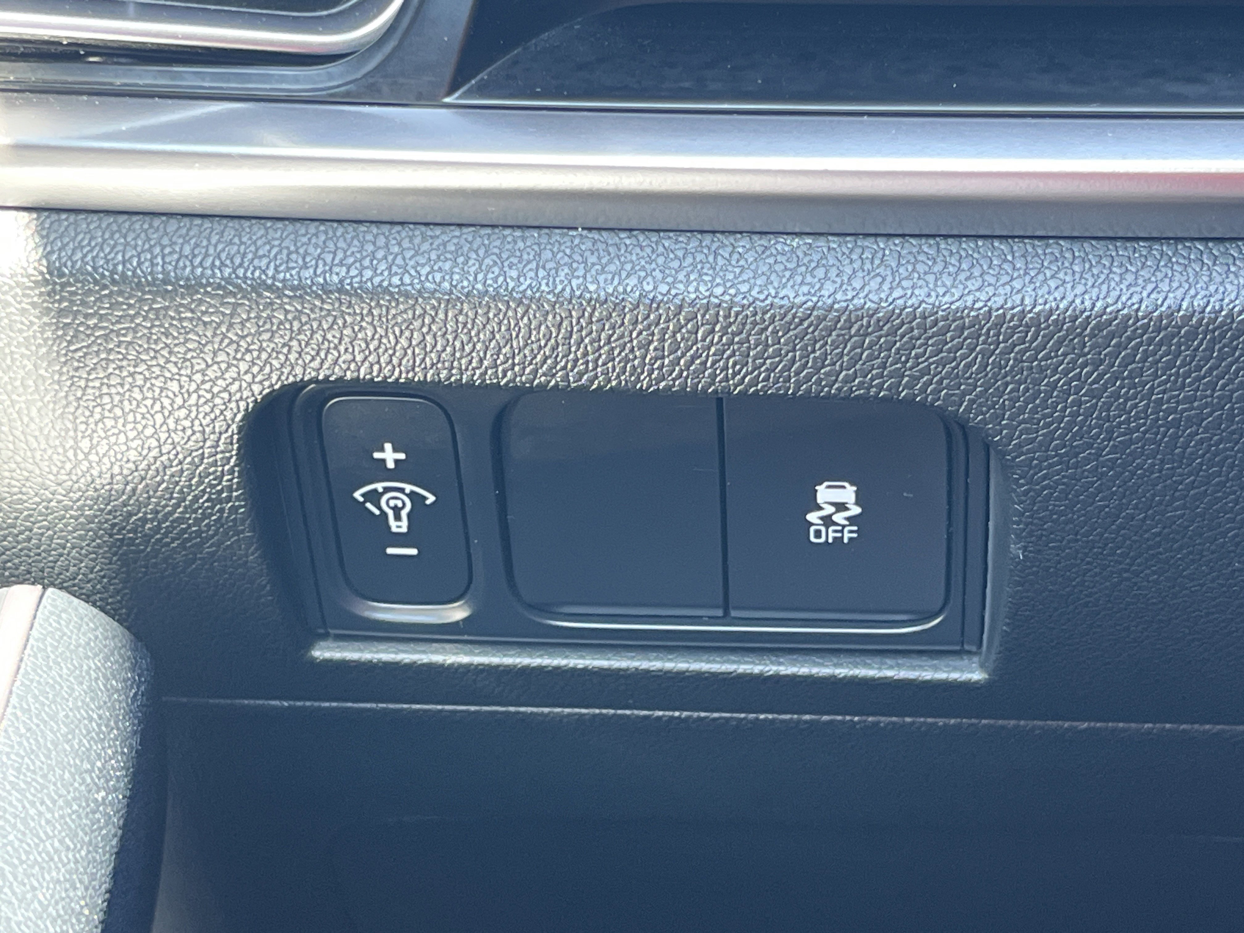 Certified 2025 Kia Sorento LX image 12