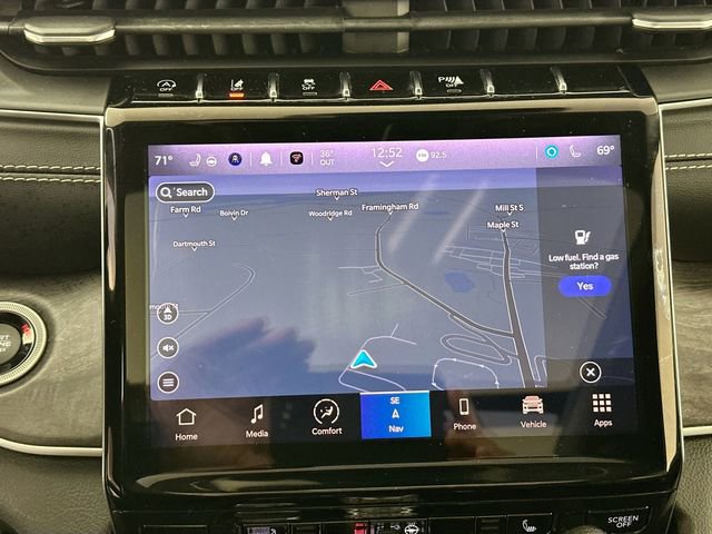 Used 2022 Jeep Grand Cherokee L Limited w/ Black Appearance Package image 12