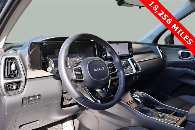 Used 2022 Kia Sorento S image 12