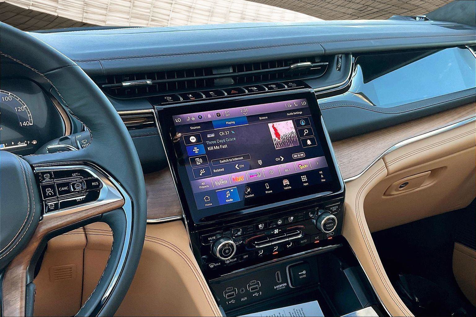 New 2025 Jeep Grand Cherokee Summit image 6