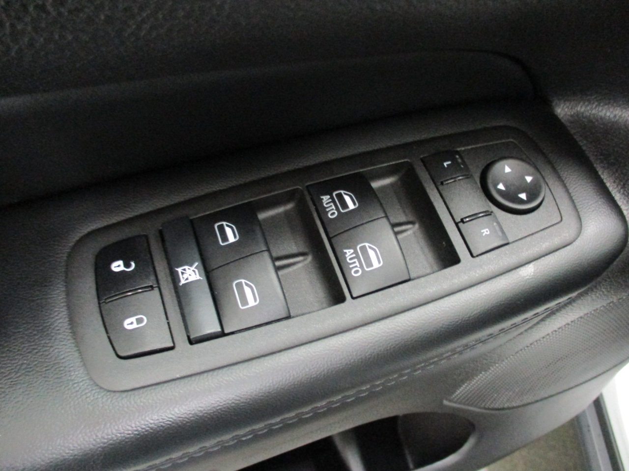 Used 2022 Jeep Grand Cherokee Limited image 19