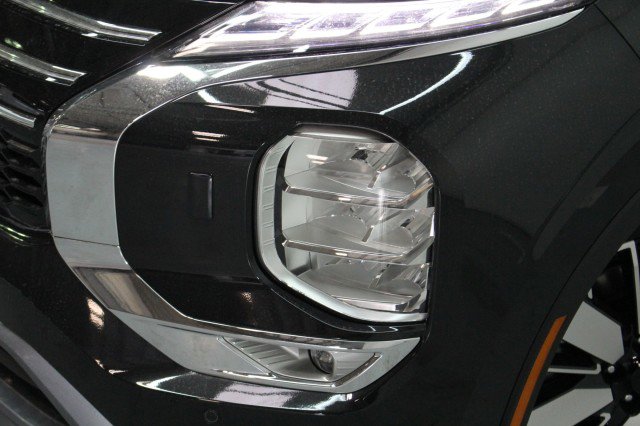 New 2026 Mitsubishi Outlander SE image 2