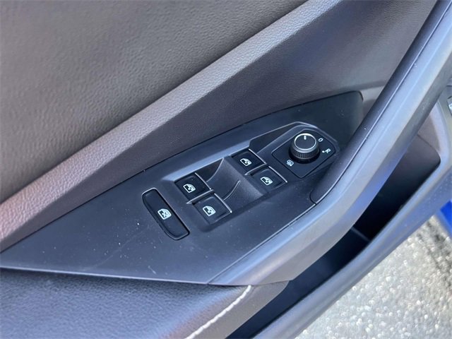 Used 2023 Volkswagen Jetta SE w/ Panoramic Sunroof Package image 15