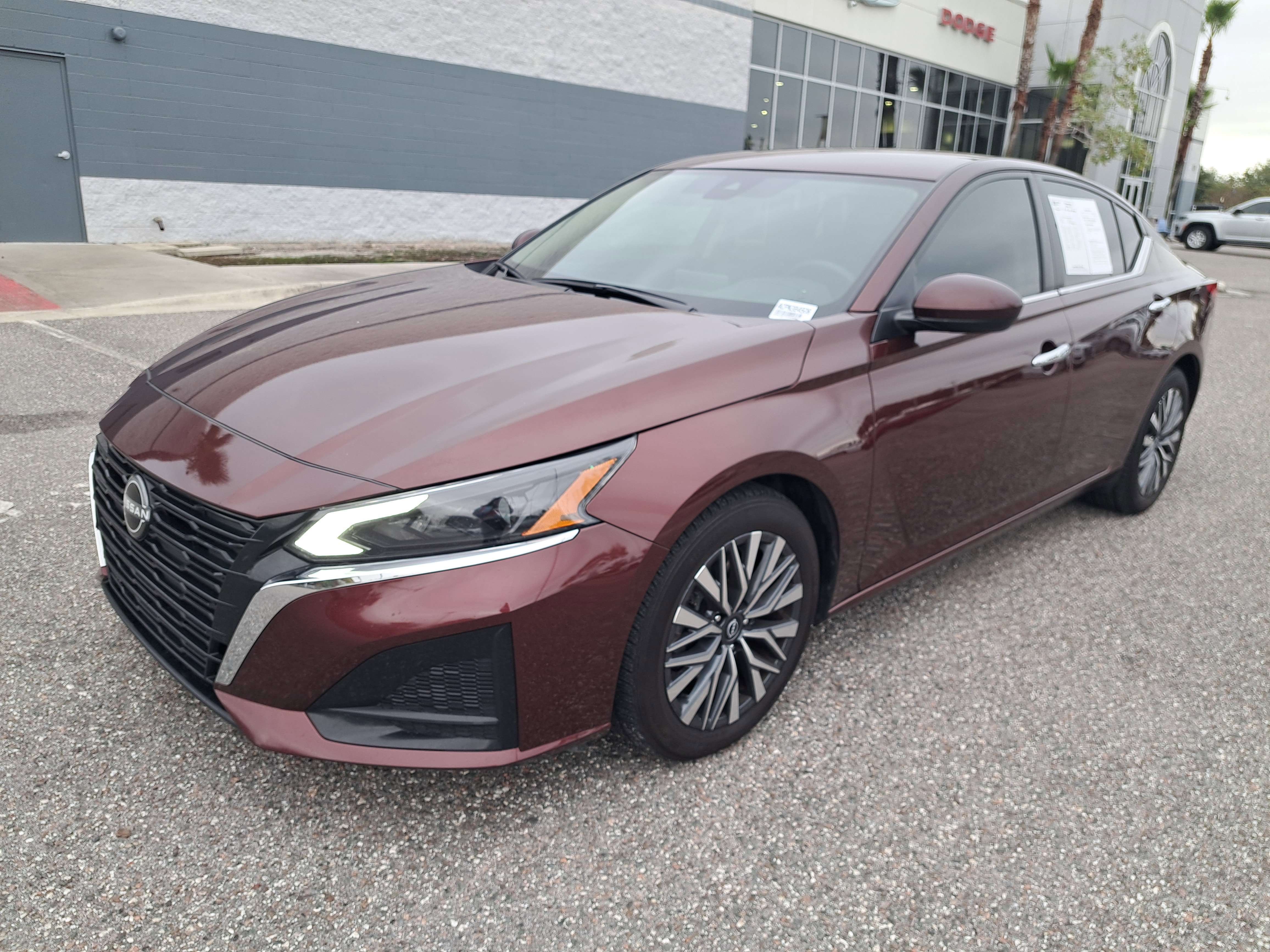 Used 2023 Nissan Altima 2.5 SV image 3