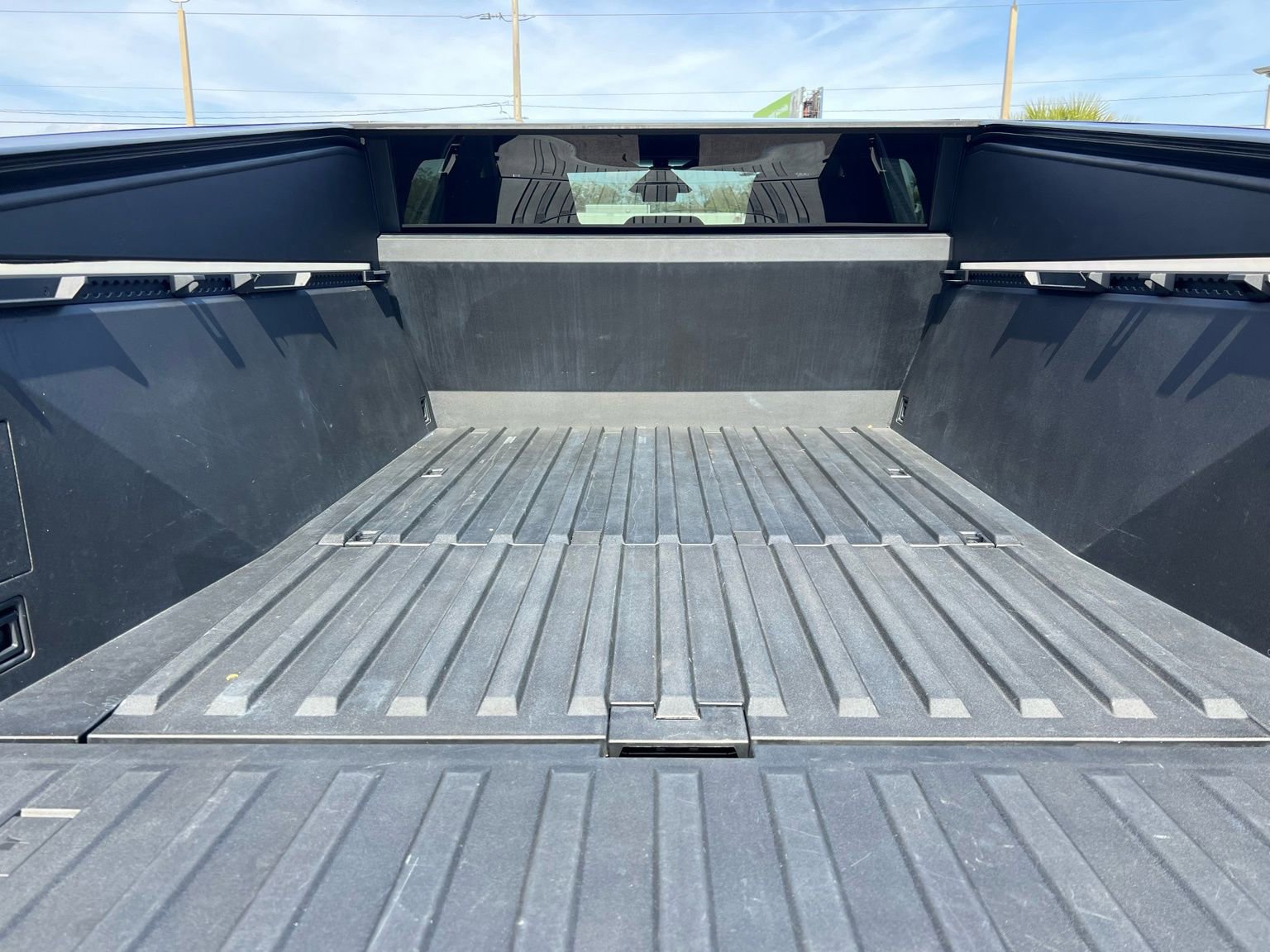 Used 2024 Tesla Cybertruck AWD Crew Cab image 22