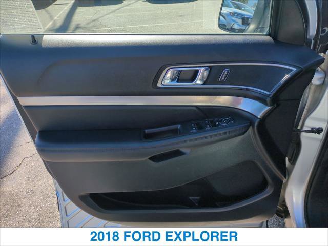 Used 2018 Ford Explorer XLT w/ Equipment Group 202A image 12