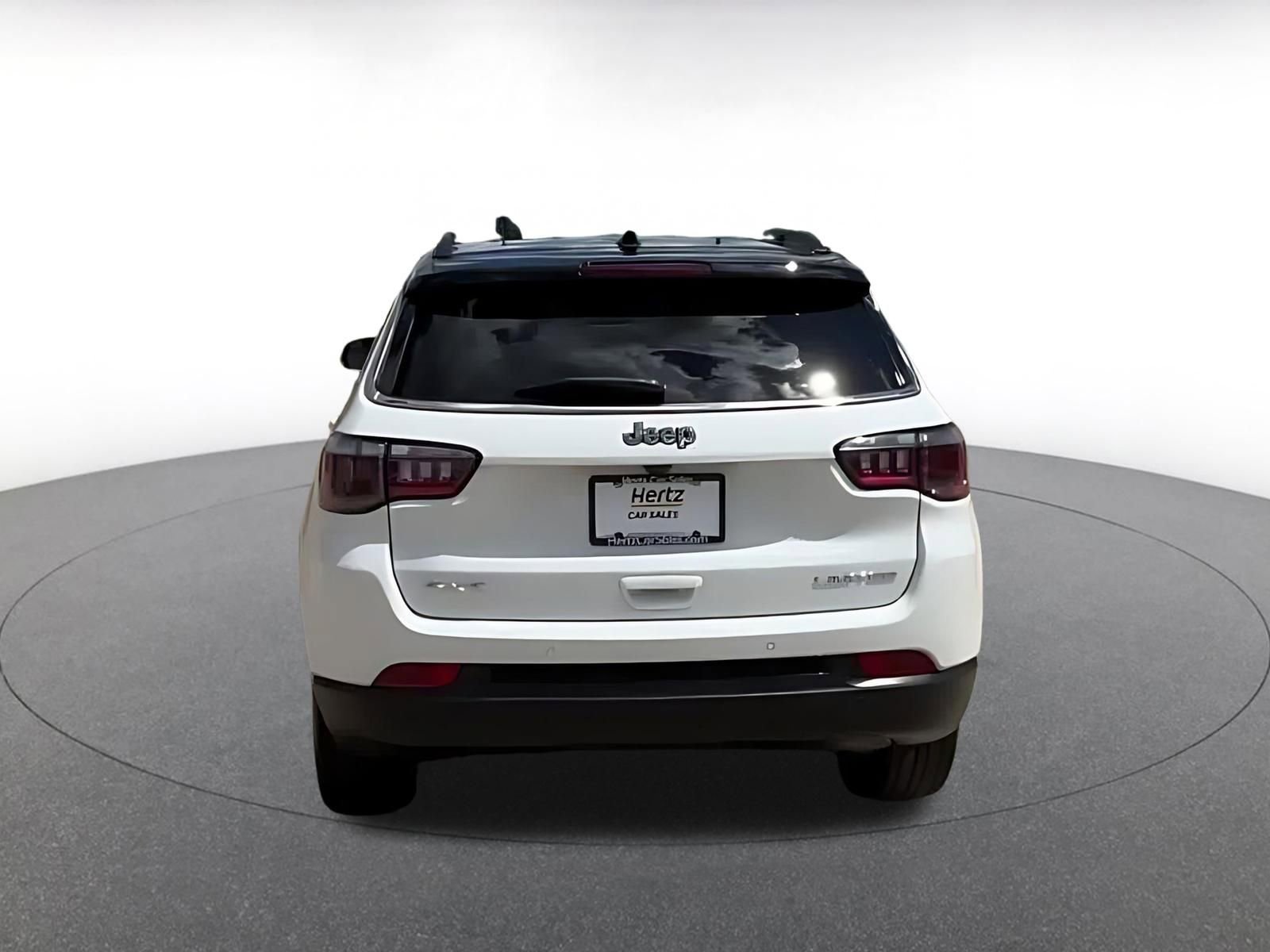 Used 2025 Jeep Compass Limited image 12