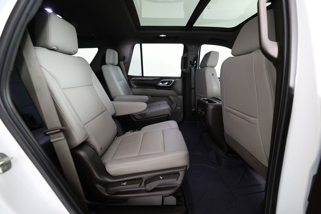 Used 2021 Chevrolet Tahoe Z71 w/ Luxury Package AWD/4WD image 11
