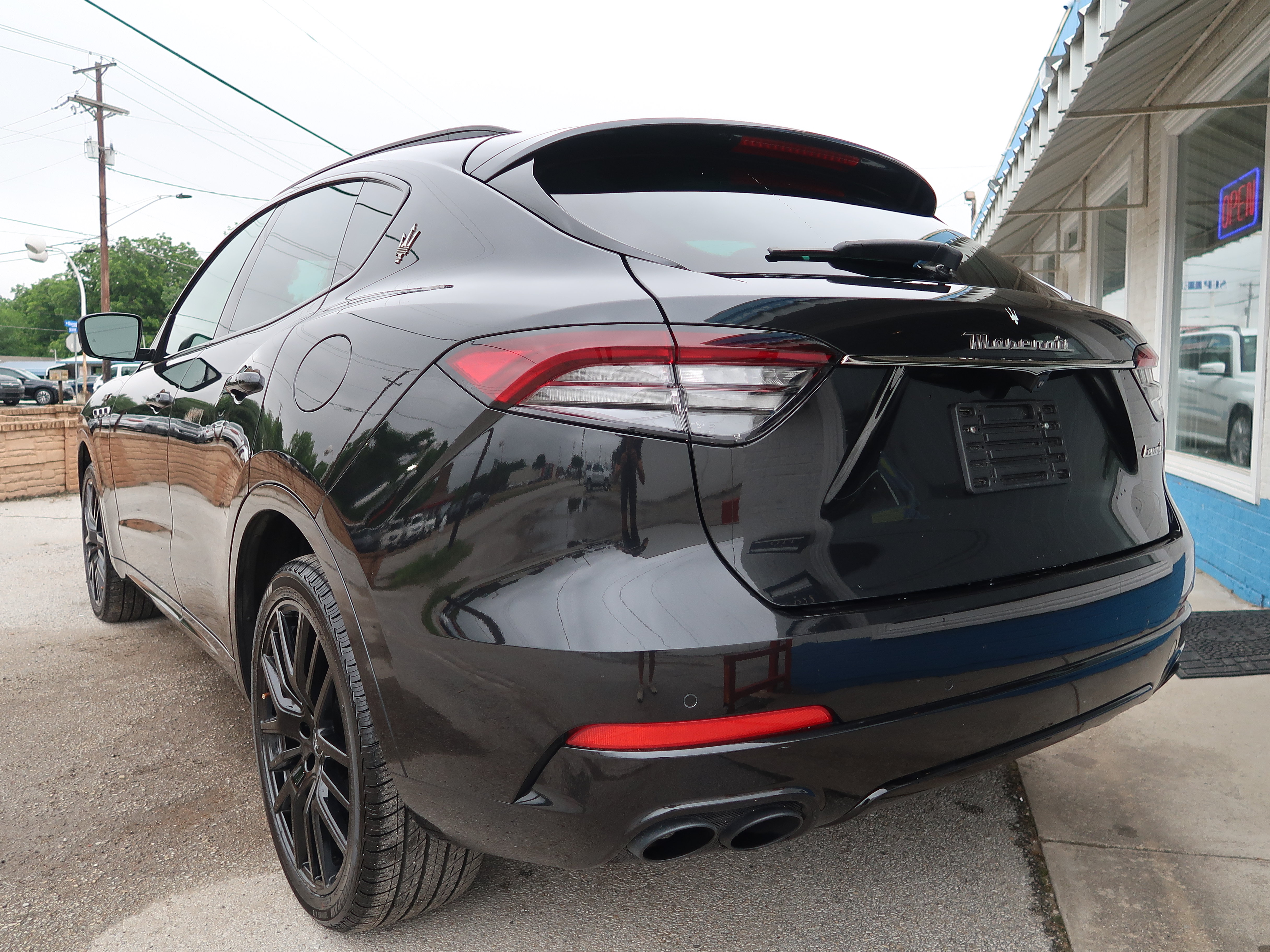 Used 2022 Maserati Levante GT AWD/4WD image 7