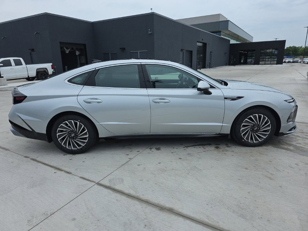 New 2025 Hyundai Sonata Limited image 6