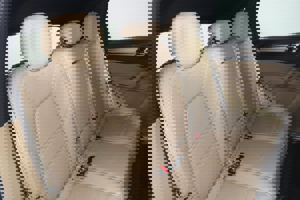 Used 2022 Porsche Cayenne Platinum Edition w/ Premium Package Plus image 9