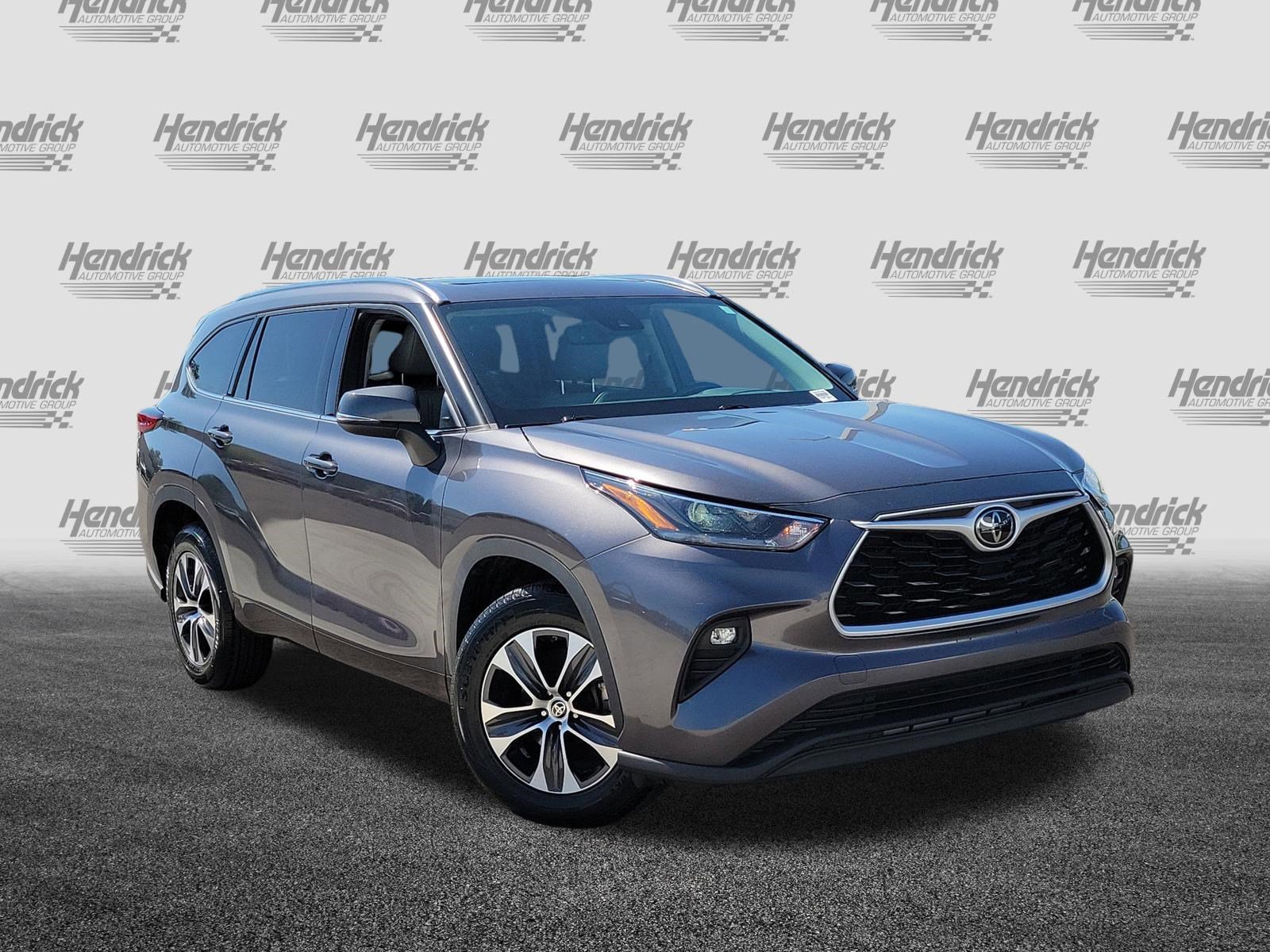 Used 2021 Toyota Highlander XLE image 2