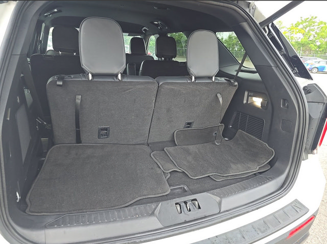 Used 2025 Ford Explorer ST-Line w/ Premium Package RWD image 5