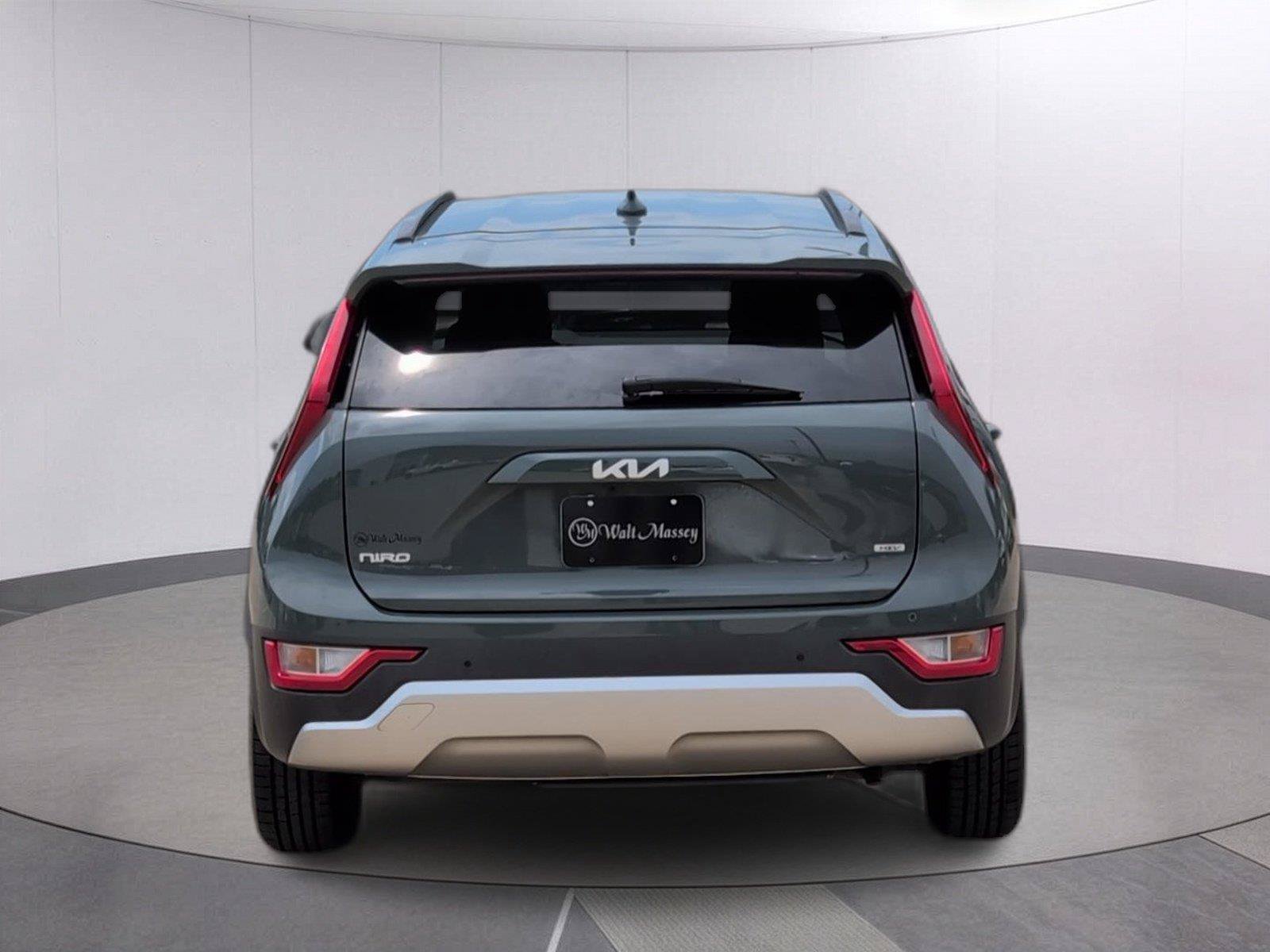 Used 2024 Kia Niro EX FWD image 4