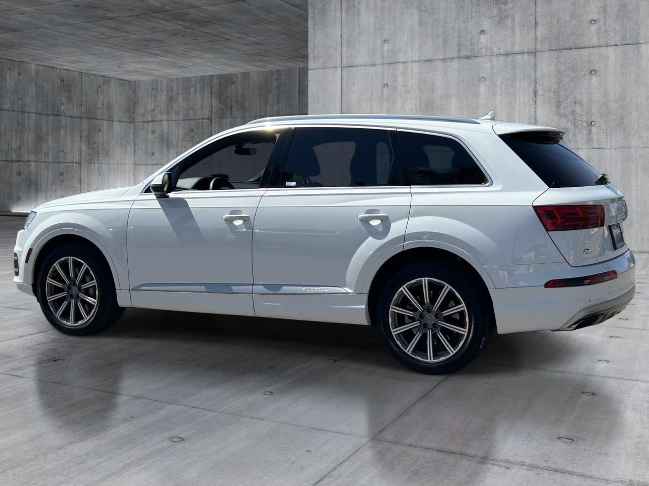 Used 2019 Audi Q7 3.0T Premium Plus w/ Premium Plus Package AWD/4WD image 3