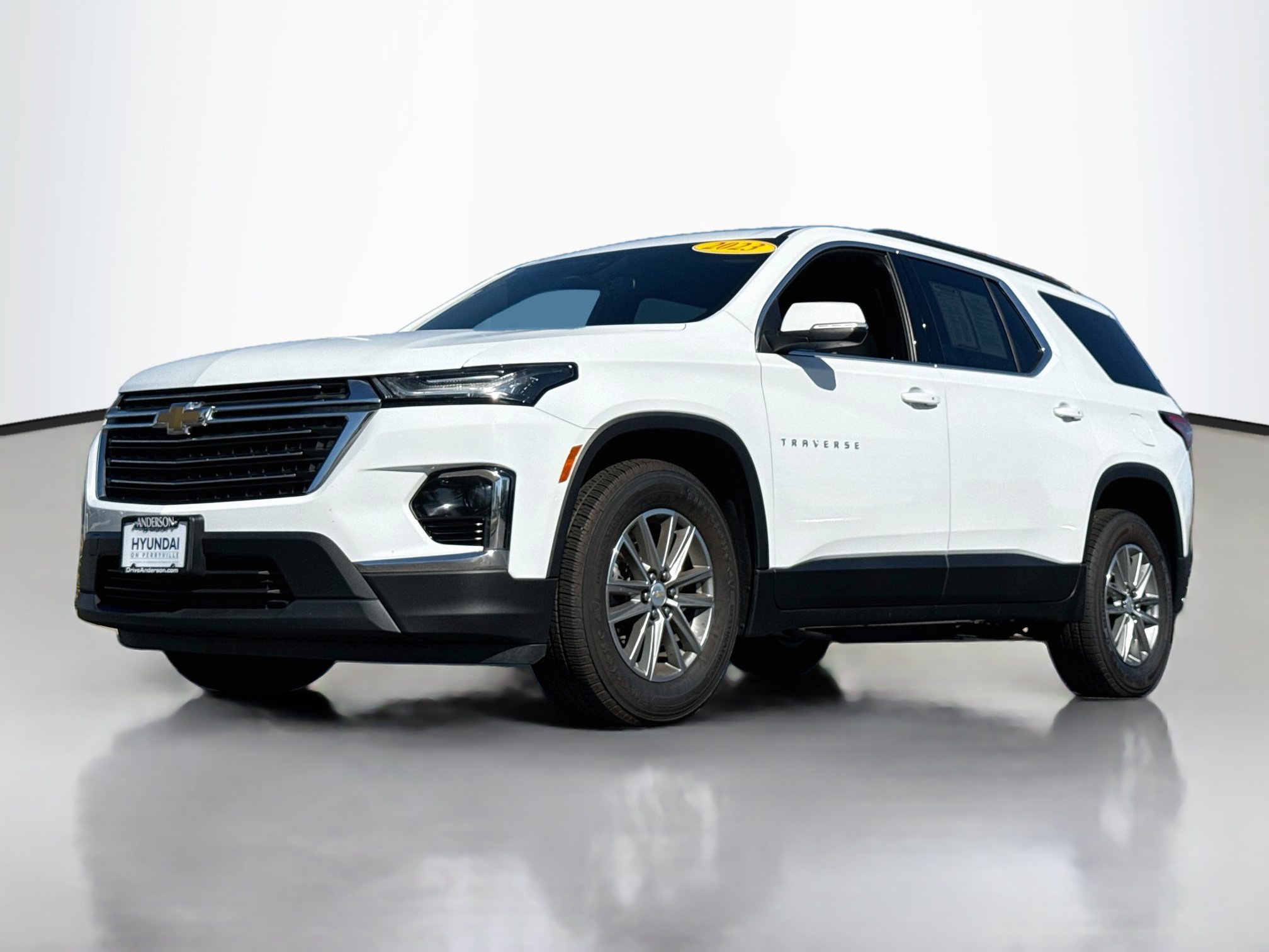 Used 2023 Chevrolet Traverse LT w/ LPO, Cargo Package AWD/4WD image 3