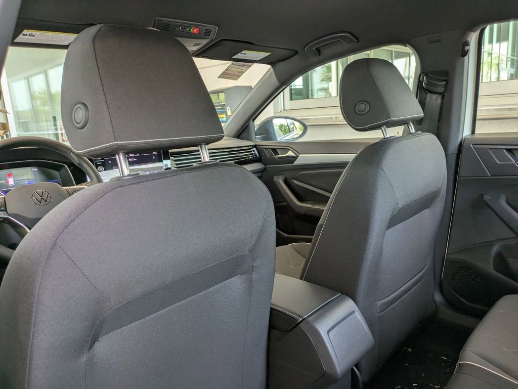 Certified 2025 Volkswagen Jetta Sport FWD image 19